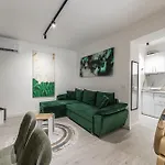 Luxe 1 By Pikhost *
