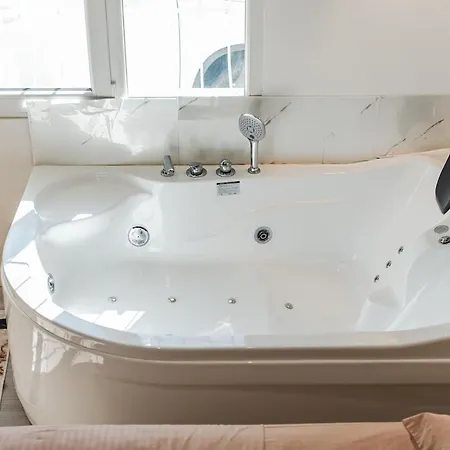 Luxe 1 By Pikhost Apartmán *